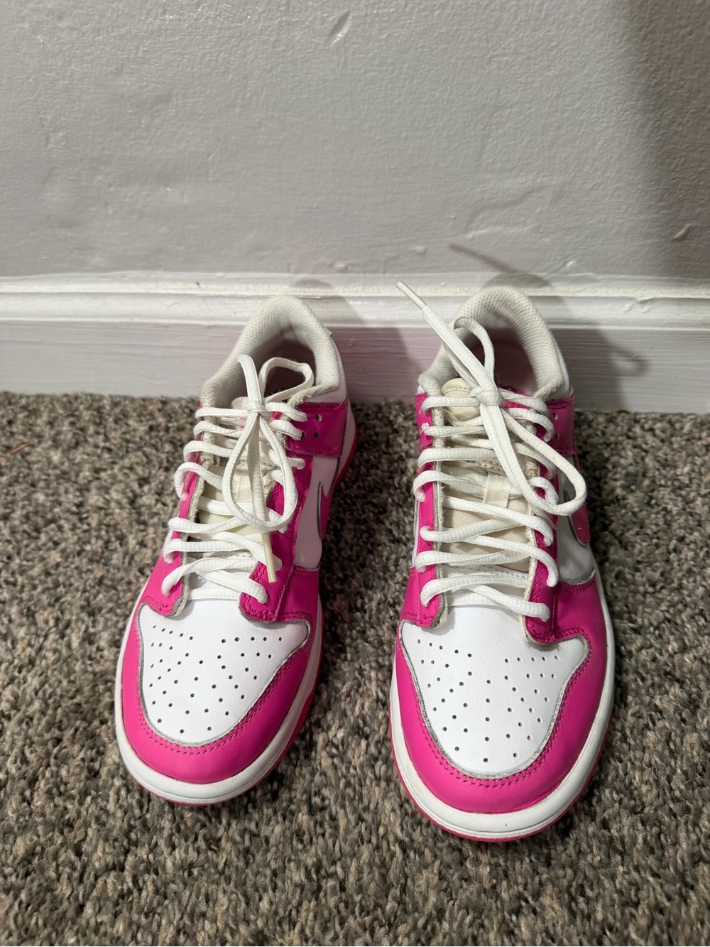 Nike Women's White and Hot Pink Low-Top Sneakers